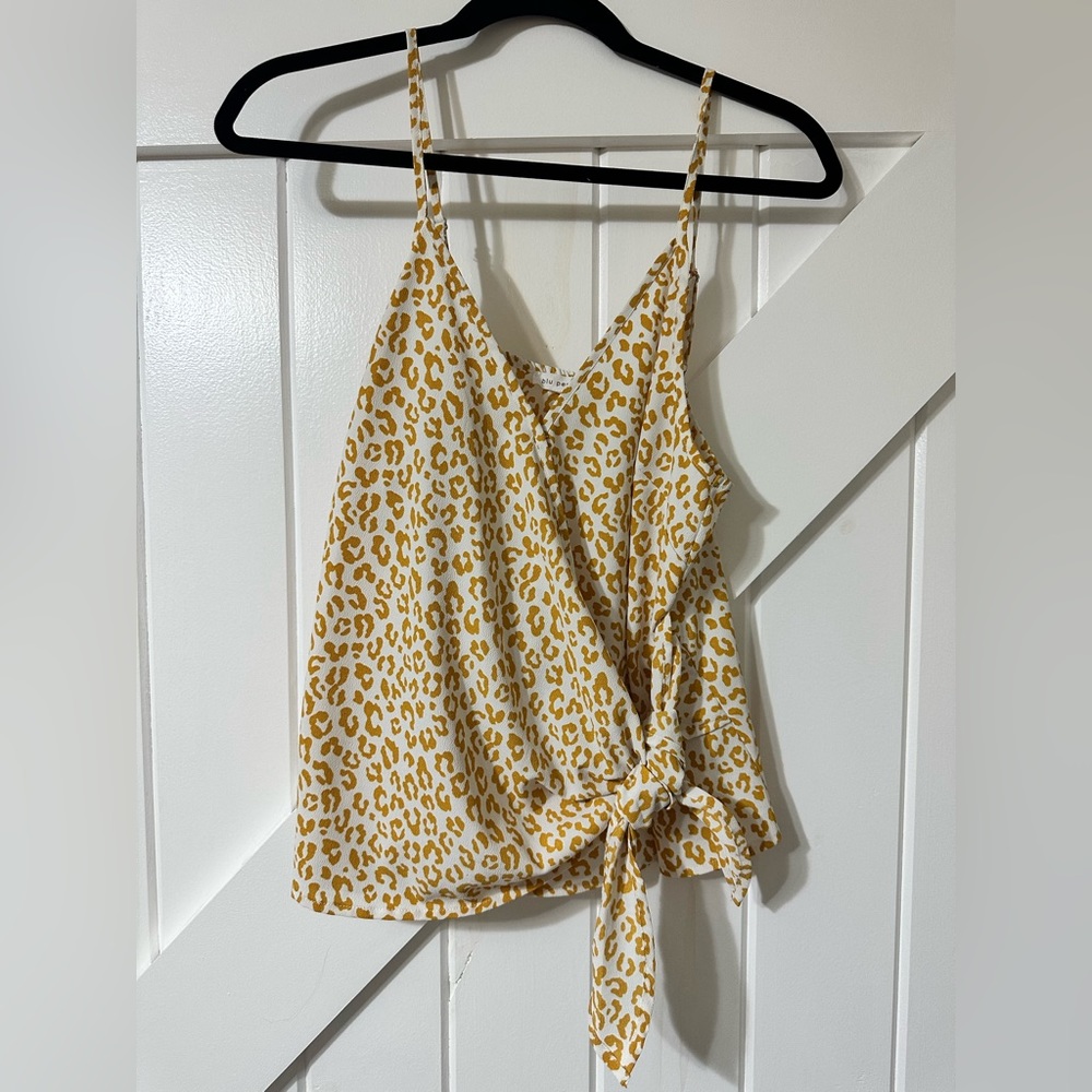 Medium Blu Pepper gold/yellow leopard print wrap top